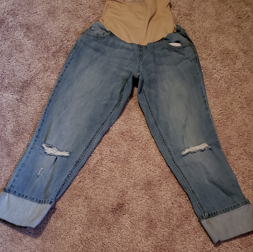 Maternity capris